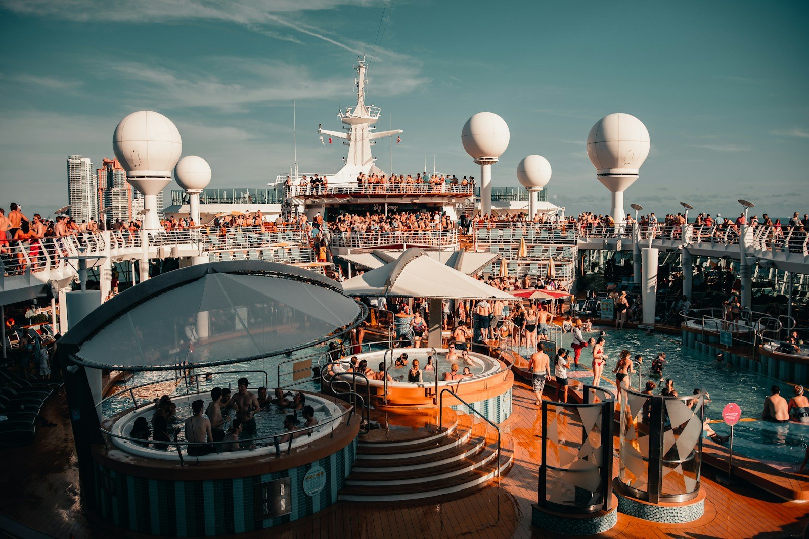 Home 9 People enjoying the pool on a cruise ship