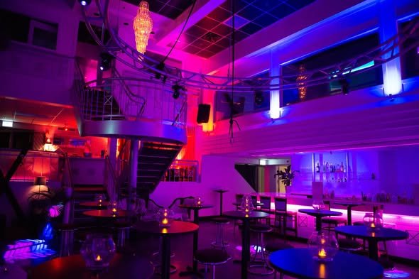 swinger club canada