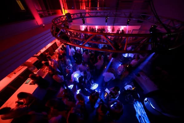 swinger club canada